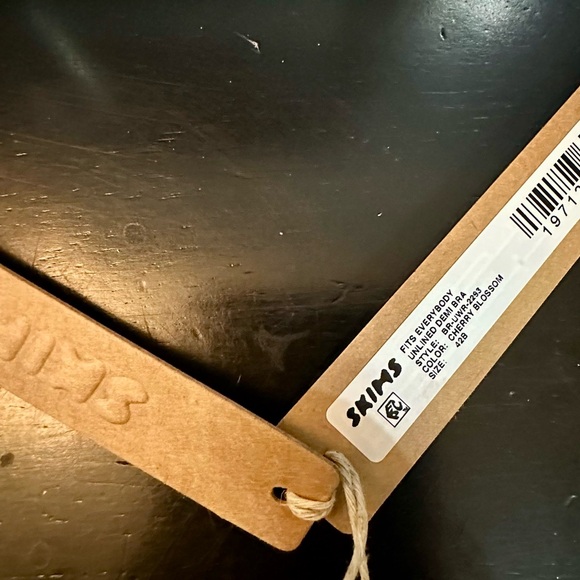 Skims Fits Everybody Unlined Demi Bra Size 42B Cherry Blossom (NWT) - Picture 3 of 3